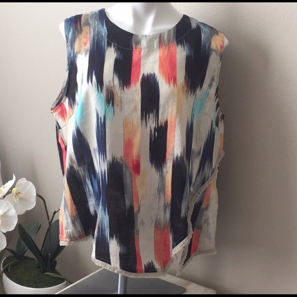 NWT! Super Stylish Blouse - Picture 2 of 4
